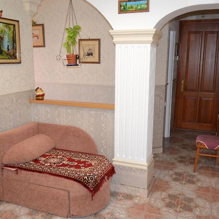 Executive Suite In The Centre Ternopil Exterior photo