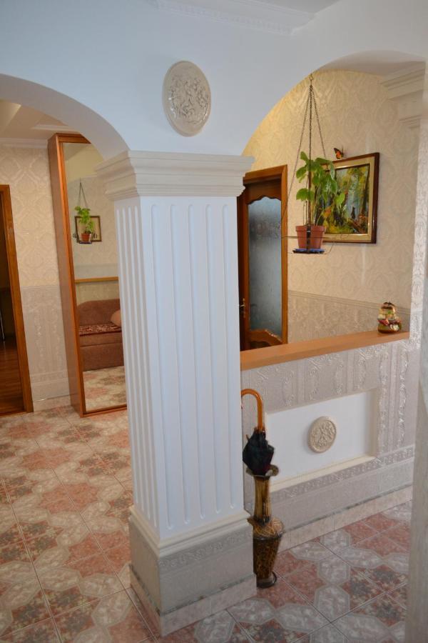 Executive Suite In The Centre Ternopil Exterior photo