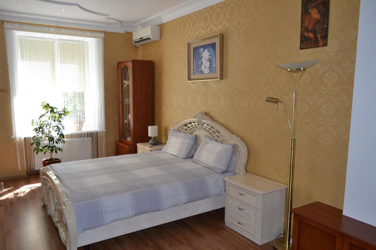 Executive Suite In The Centre Ternopil Exterior photo