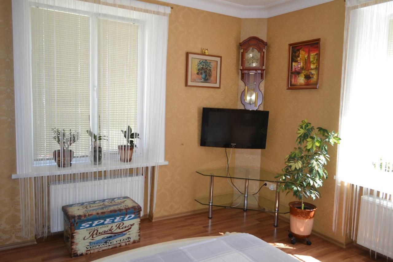 Executive Suite In The Centre Ternopil Exterior photo