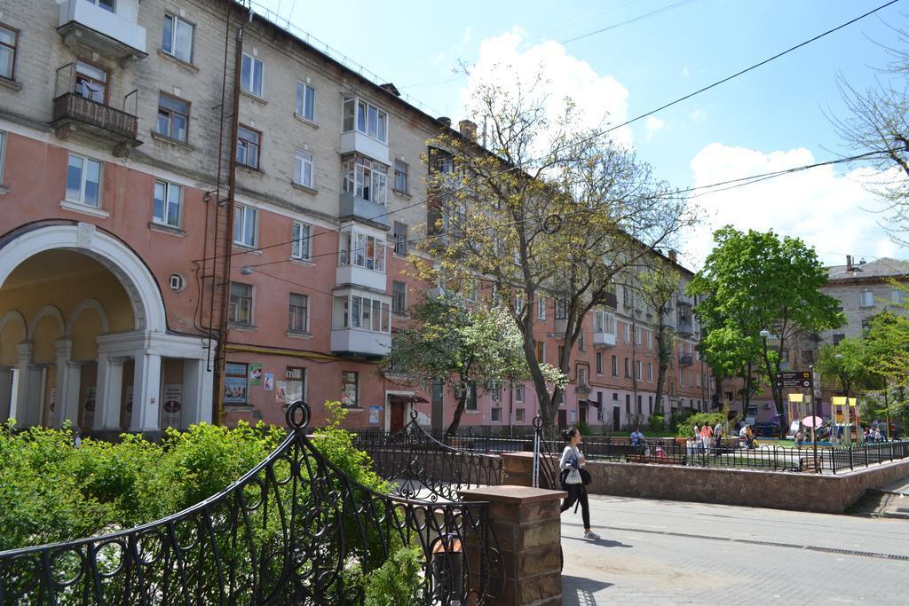 Executive Suite In The Centre Ternopil Exterior photo